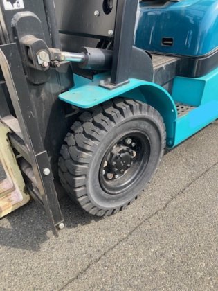 ガソリン　2021年式　2.5トン