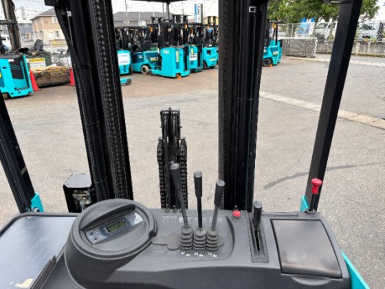 バッテリー（リーチ）　2022年式　1.5トン