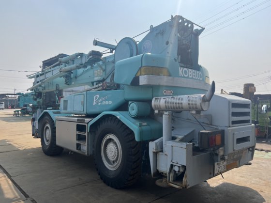 1996 KOBELCO RK250-3 越野起重机