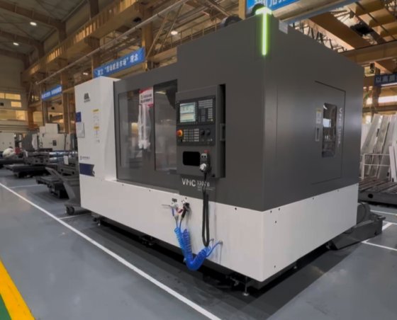 高速CNCの縦のマシニング センターVMC 1000 4つの軸線CNC機械