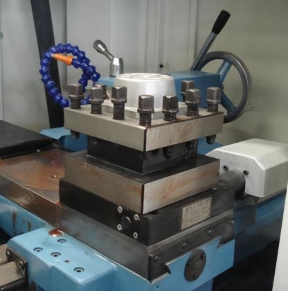 横の慣習的な旋盤機械CW6163B CW6263Bギャップのベッド エンジンの旋盤