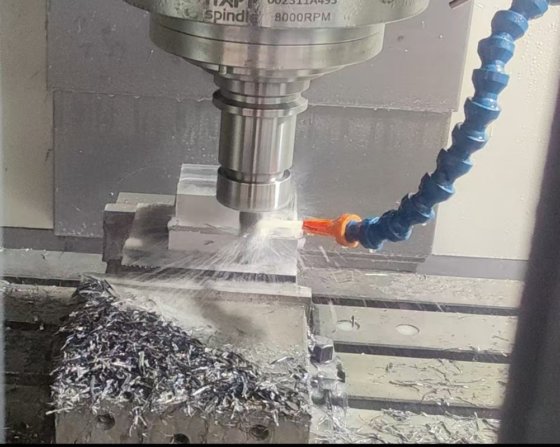 3軸垂直加工センターSV856L Syntecコントローラ 費用対効果の高い垂直加工センター