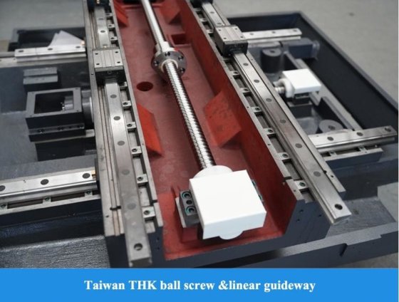 高精度垂直加工センター VMC850Q CNCフレーシング 掘削 掘削機械