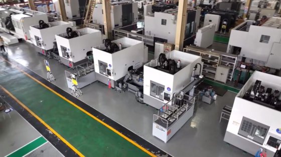 自動ローディング/アンローディング反転型立形CNC旋盤 IVT45 自動生産ライン