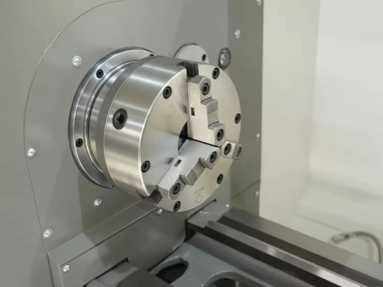 CAK63285 フラットベッドCNCターンマシン サーボモーター付き4ステーションの塔