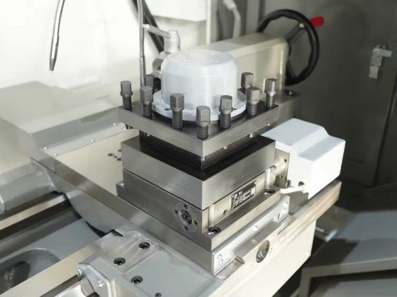 CAK63285 フラットベッドCNCターンマシン サーボモーター付き4ステーションの塔