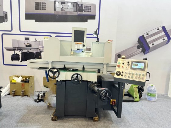 高精度表面研磨機 HDM-10040 プログラム制御 サドル 移動型