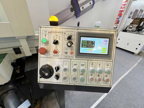 高精度表面研磨機 HDM-10040 プログラム制御 サドル 移動型