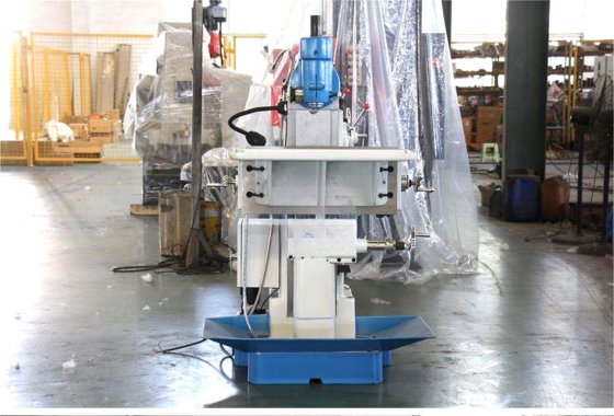 X8126 各種ツール・ジグ・ダイを加工するために使用されるユニバーサル・フレーシング・マシン