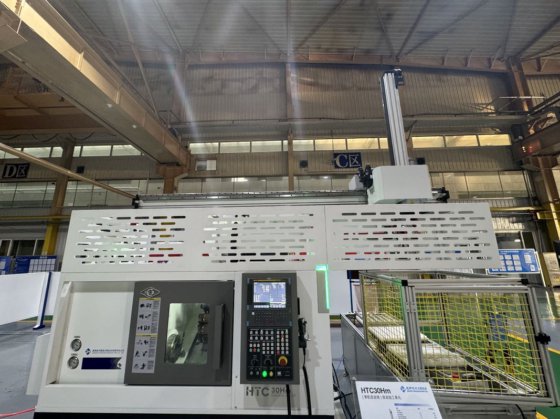 自動生産ライン 高効率 自動ローディングおよびアンローディング CNC旋盤