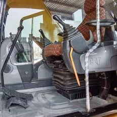 履带式挖掘机 Caterpillar 320D2