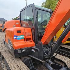 Mini-escavadeira Doosan DX60