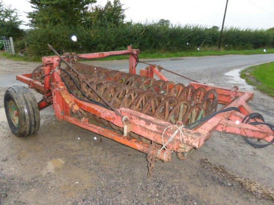 2000 KVERNELAND 13FT LONG TRAILED
