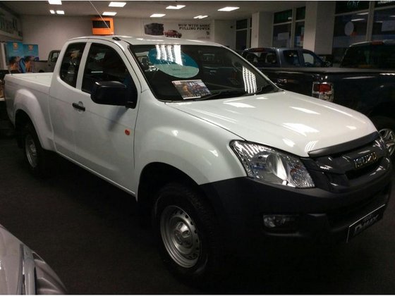 2015 ISUZU EXTENDED CAB UTILITY