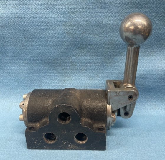 ARO MANUAL AIR CONTROL VALVE FLUID POWER K313LS 4 WAY/3 POSITION 3/8