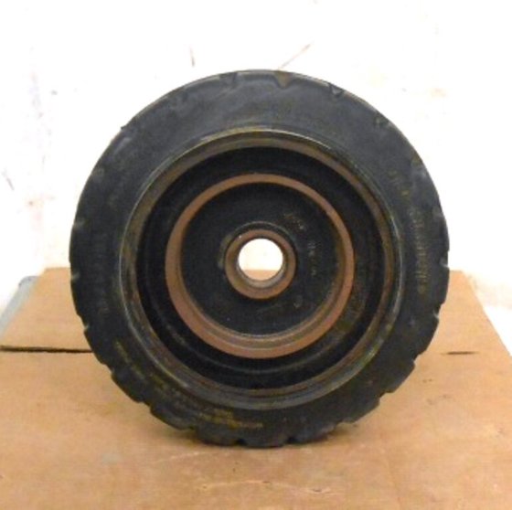 MONARCH M2 FORKLIFT TIRE, PRESS ON TREAD PATTERN, 18 X 5 X 121/2" in