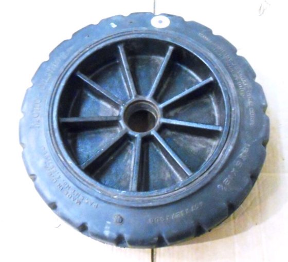 MONARCH M2 FORKLIFT TIRE, PRESS ON TREAD PATTERN, 18 X 5 X 121/2" in