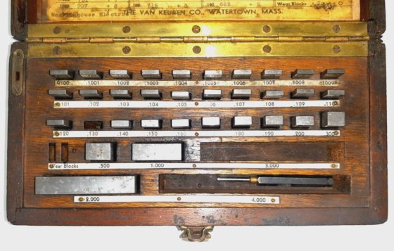 ENSEMBLE DE GOUGES VAN KEUREN