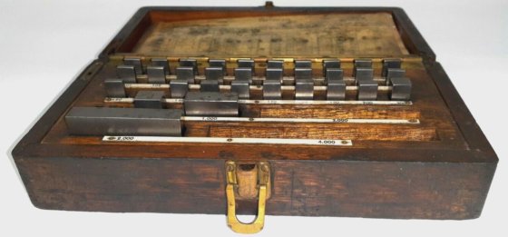 ENSEMBLE DE GOUGES VAN KEUREN