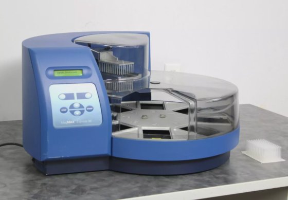 Applied Biosystems MagMAX Express 96