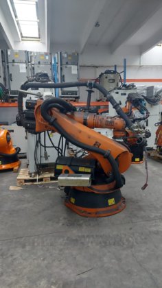2000 KUKA KR2-210