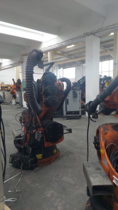 2000 KUKA KR2-210