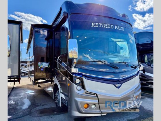 2018 Fleetwood RV Discovery LXE 39F in Bangor, ME, USA