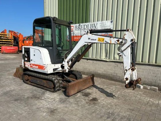 2000 Bobcat 325