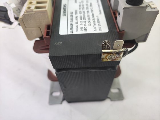 双次级绕组电力变压器