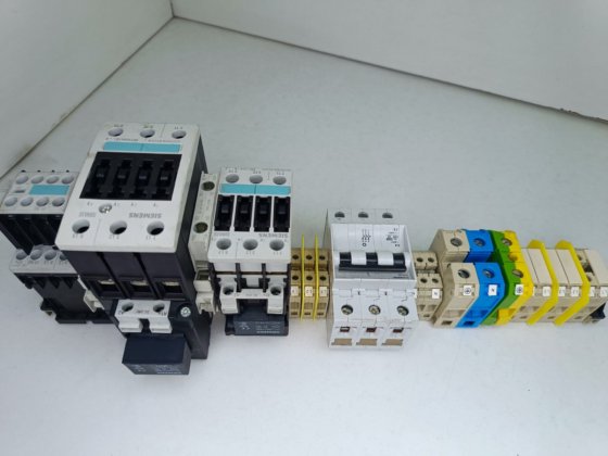 带合约的电机控制器