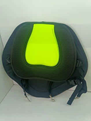 带衬垫的皮划艇座椅