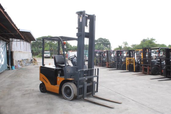 龙工 FB20 2.0 吨电动叉车 |