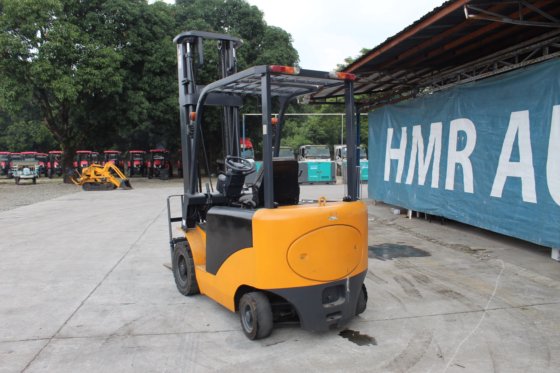 龙工 FB20 2.0 吨电动叉车 |