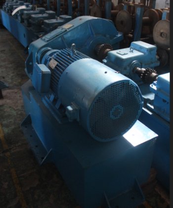 工业机械 / 用于脚手架框架制造的机械臂