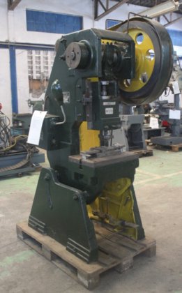 工业机械 / 用于脚手架框架制造的机械臂