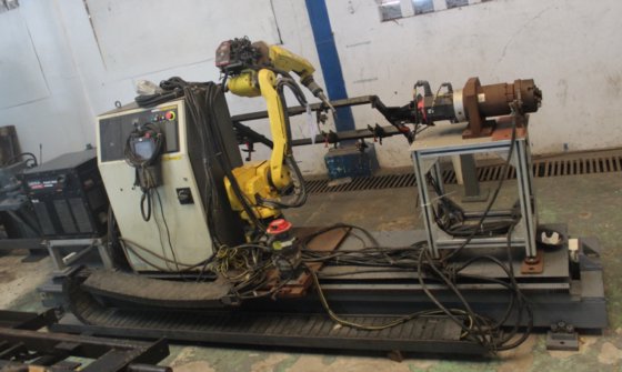 工业机械 / 用于脚手架框架制造的机械臂