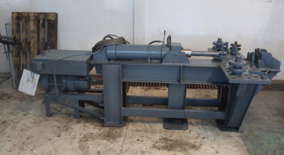 工业机械 / 用于脚手架框架制造的机械臂