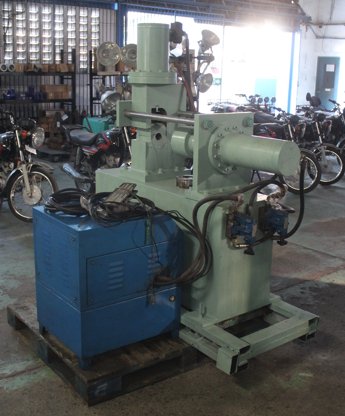 工业机械 / 用于脚手架框架制造的机械臂