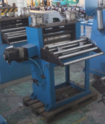 工业机械 / 用于脚手架框架制造的机械臂