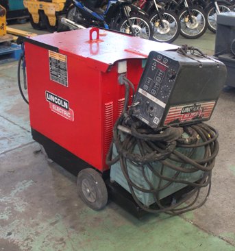 工业机械 / 用于脚手架框架制造的机械臂