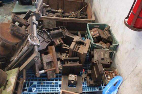 工业机械 / 用于脚手架框架制造的机械臂