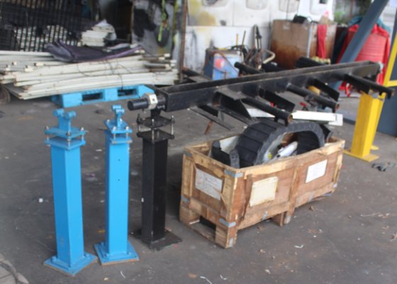 工业机械 / 用于脚手架框架制造的机械臂