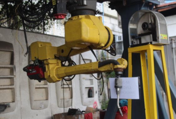 工业机械 / 用于脚手架框架制造的机械臂