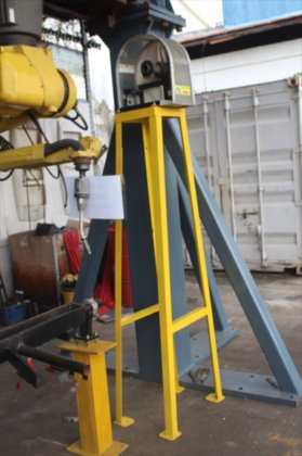 工业机械 / 用于脚手架框架制造的机械臂