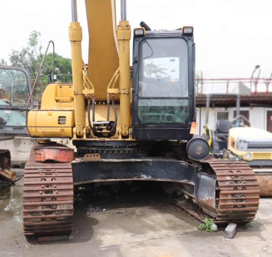 卡特彼勒2006年挖掘机330C