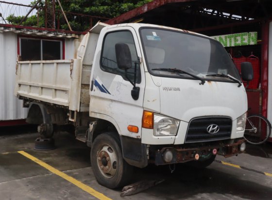 现代 2014 款六轮迷你自卸卡车 HD72 车牌号：AJA8759