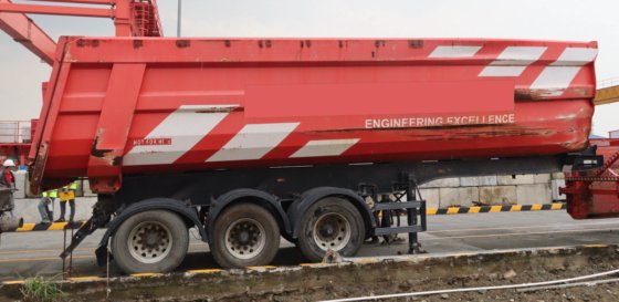 2015 拖车转储牌：TUD715