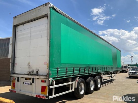 2019年式クルーガーST-3-0D