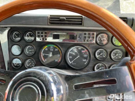 2010年式フレイトライナー コロンビア CL120