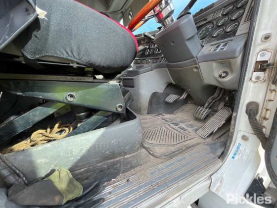 2010年式フレイトライナー コロンビア CL120